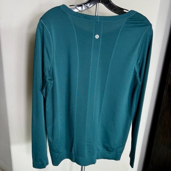 Lululemon  Swiftly relaxed long sleeve shirt. - Picture 3 of 3